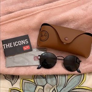 Round ray ban sunglasses 😎⚡️